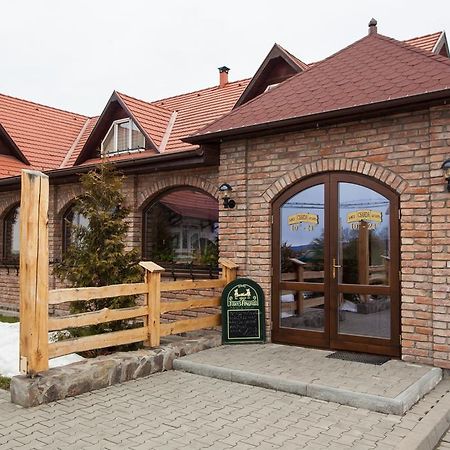 Pensiunea Laci Csarda Ernei Exteriér fotografie